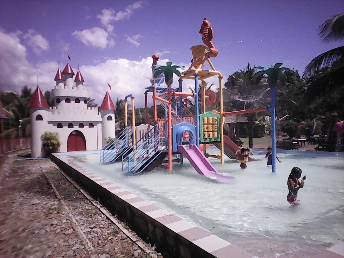 Hotel Gazebo Pools And Restaurant Cabadbaran Exterior foto